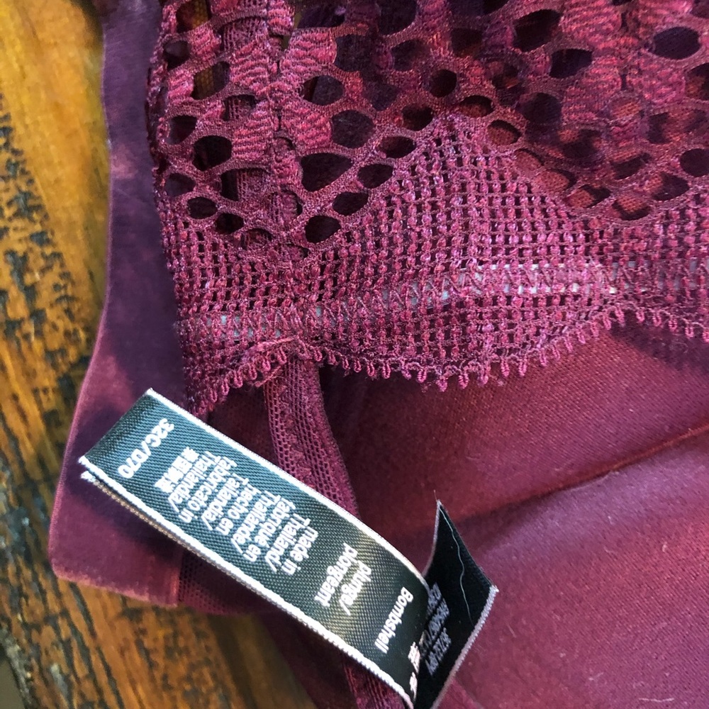 Brand new without tags VS bombshell bra